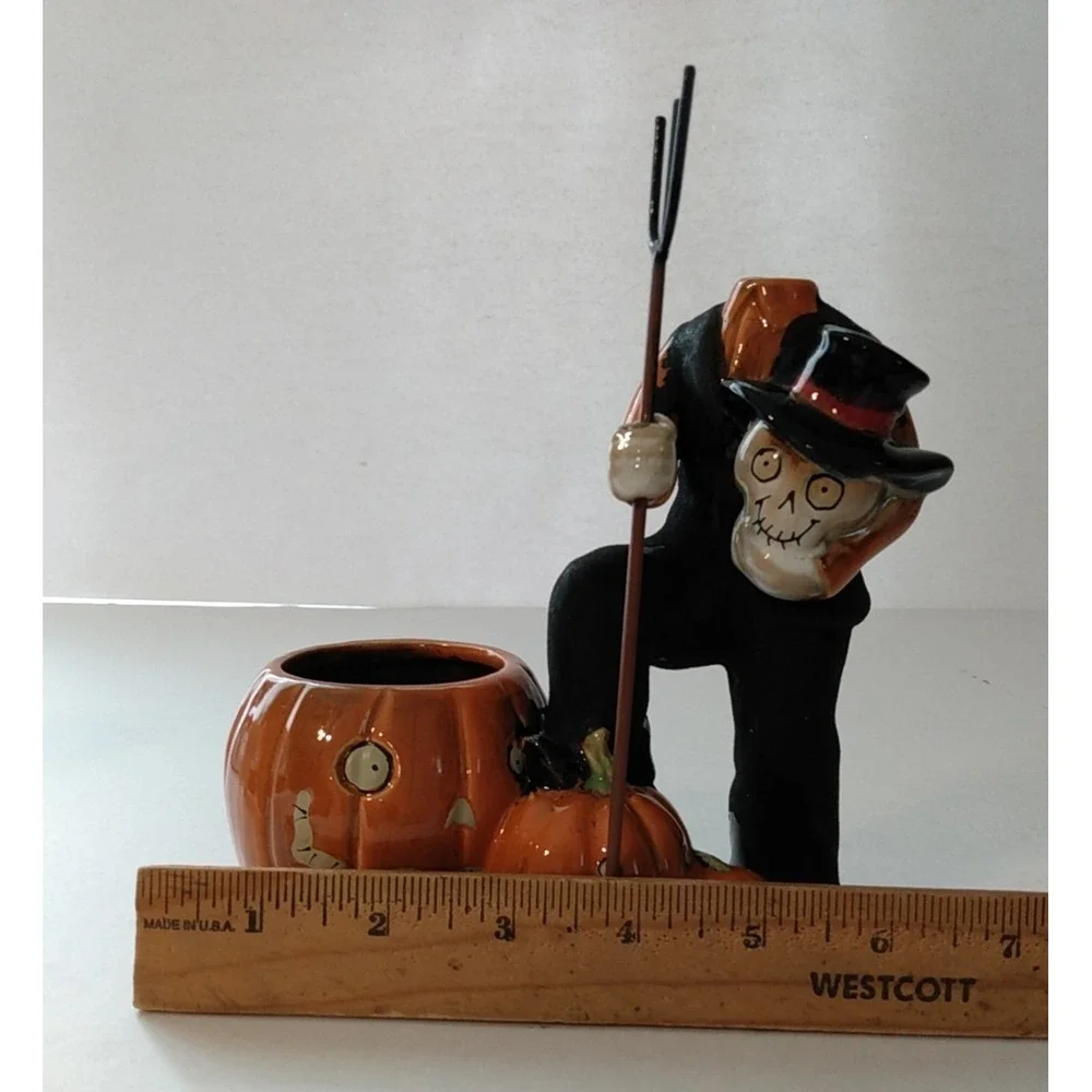 Yankee Candle Headless Pumpkin Farmer Boney Bunch Votive Holder 2011 Retired